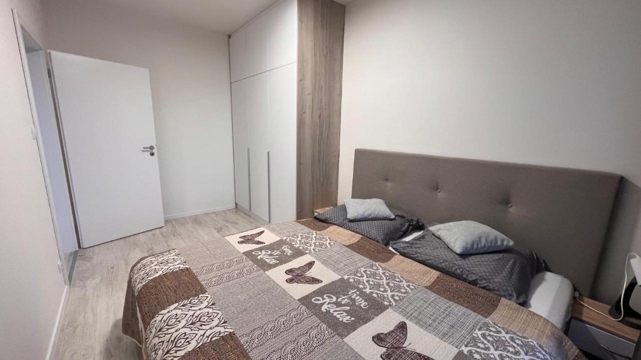 2 Room Apartment, With A View Of The Castle براتسيلافا المظهر الخارجي الصورة