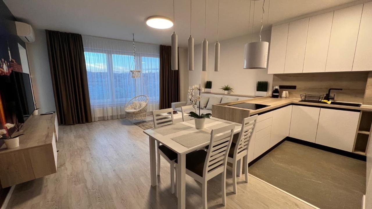 2 Room Apartment, With A View Of The Castle براتسيلافا المظهر الخارجي الصورة