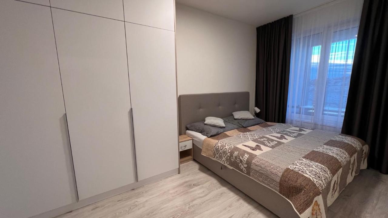 2 Room Apartment, With A View Of The Castle براتسيلافا المظهر الخارجي الصورة