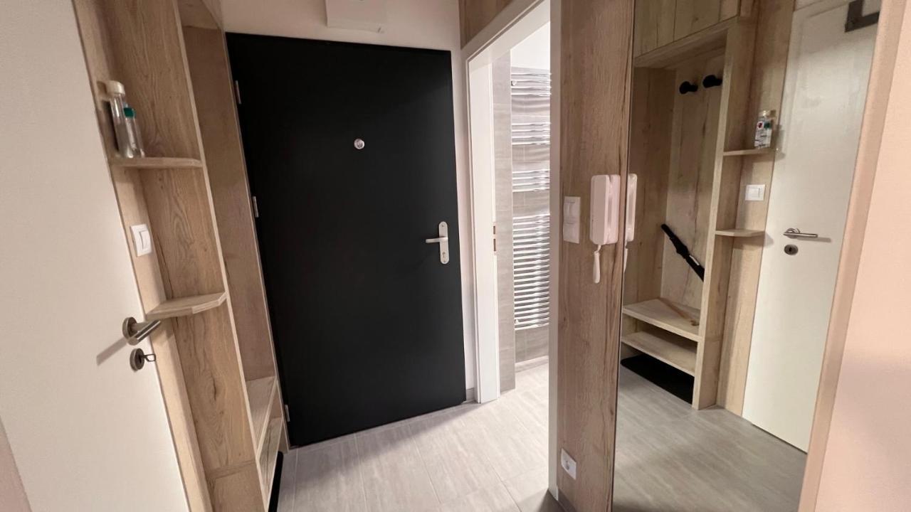 2 Room Apartment, With A View Of The Castle براتسيلافا المظهر الخارجي الصورة